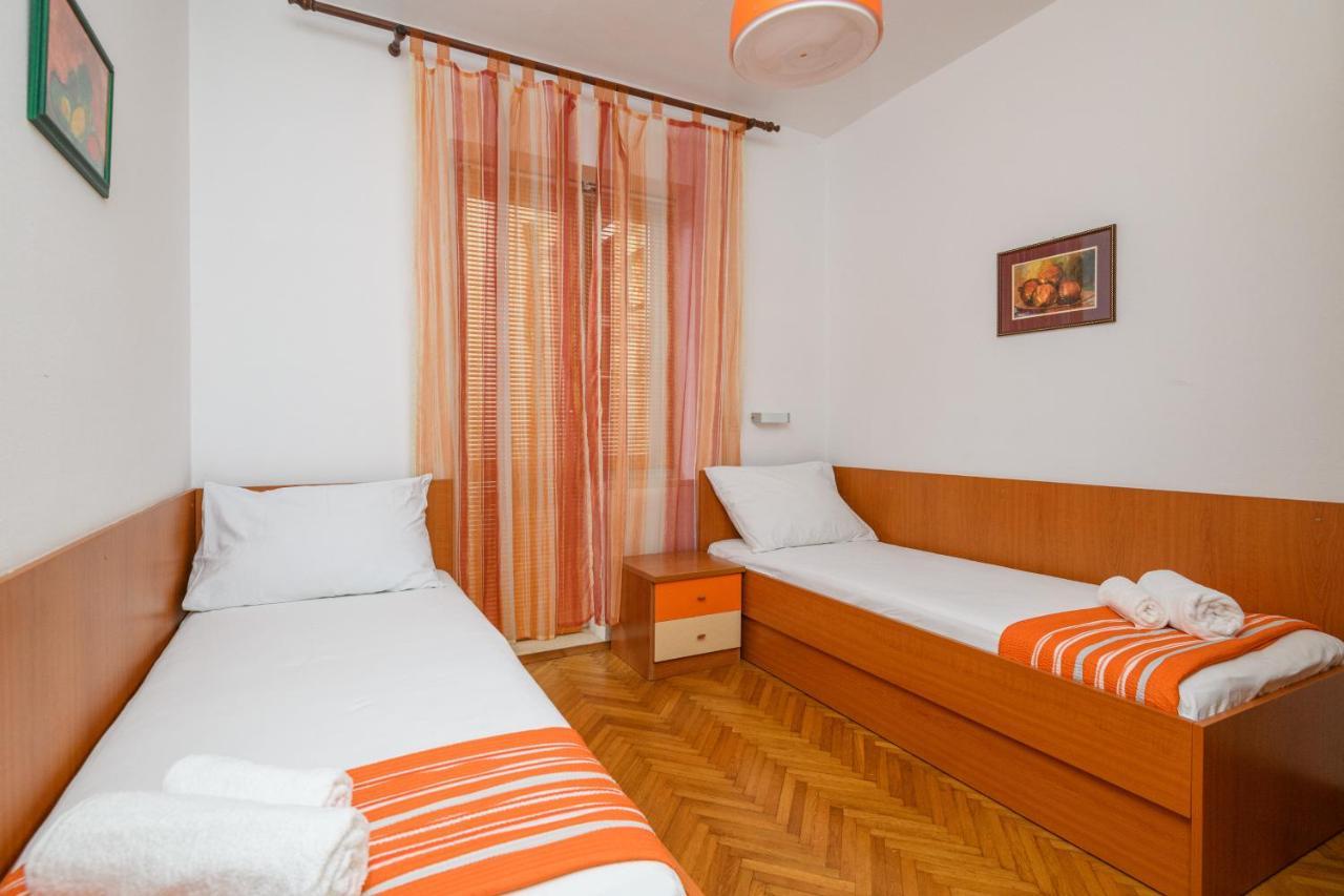 Mario - Veliki Stan Za Odmor - Terasa- Vrt - Bazen - Pogled More, Izoliran Apartment Orasac